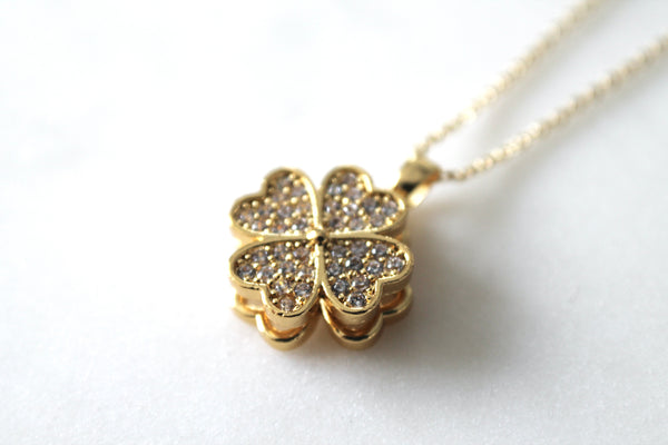 Clover spinner necklace