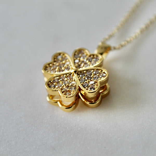 Clover spinner necklace