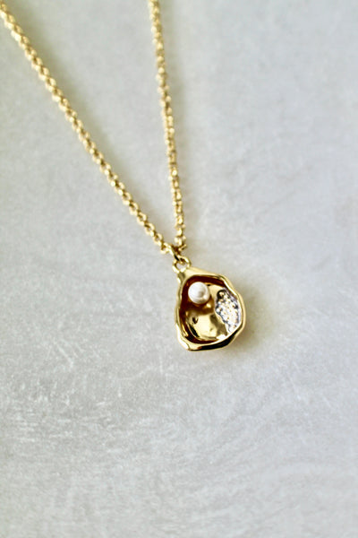 Sea shell pearl necklace - Lily Lough 