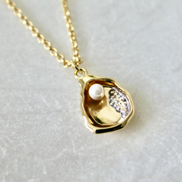 Sea shell pearl necklace - Lily Lough 