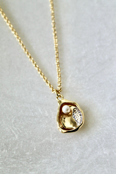 Sea shell pearl necklace - Lily Lough 