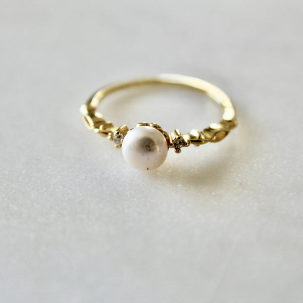 Pearl Elaina ring - Lily Lough 