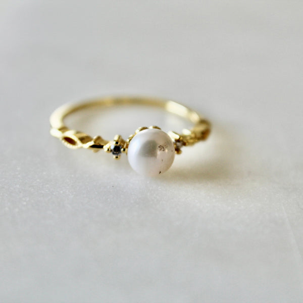 Pearl Elaina ring - Lily Lough 