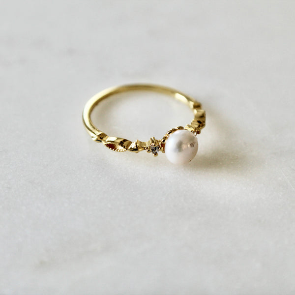 Pearl Elaina ring - Lily Lough 