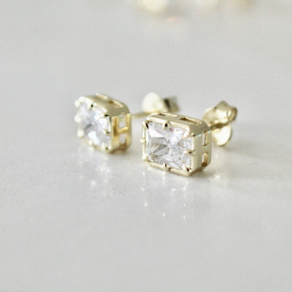 Perfect stud earrings