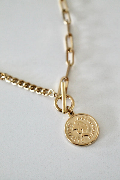 Queen pendant necklace