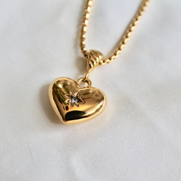 Heart pendant necklace