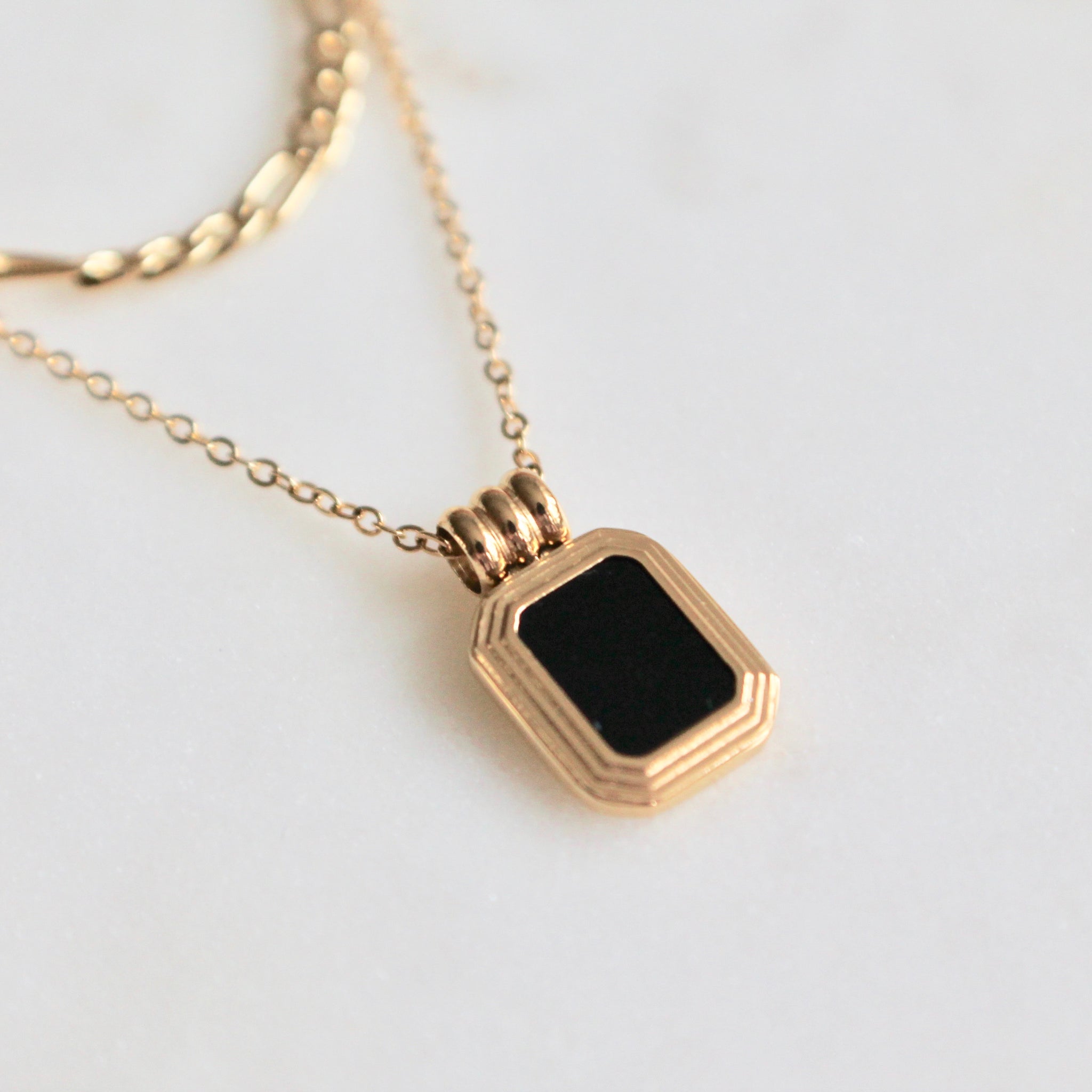 Layered pendant necklace