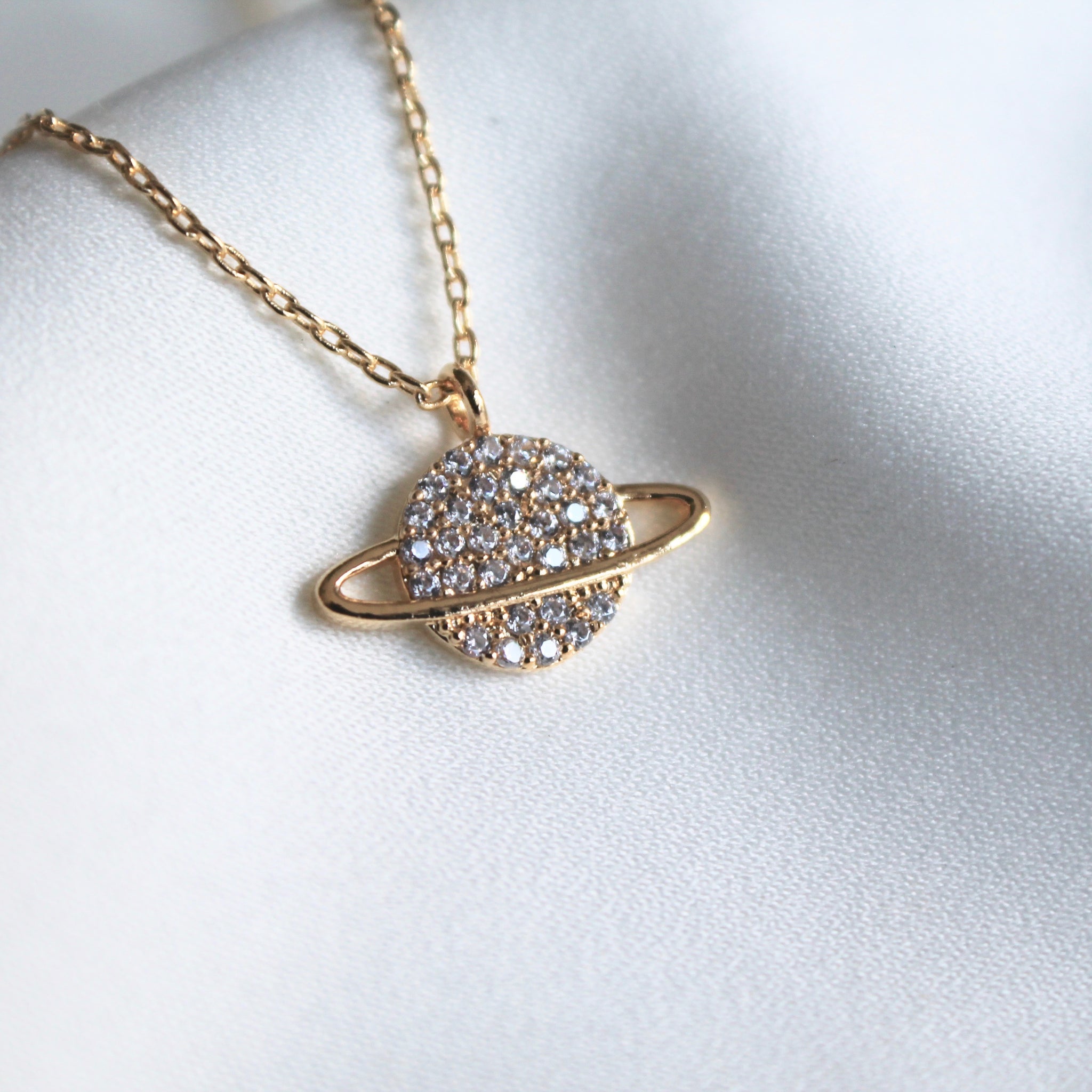 Saturn dainty necklace