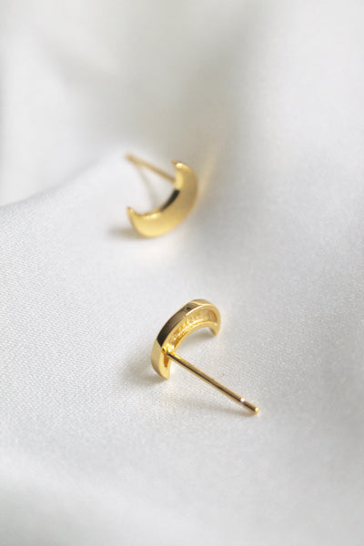 Crescent stud earrings