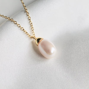 Pearl pendant necklace