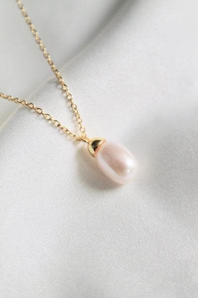 Pearl pendant necklace