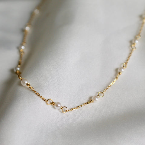 Tiny pearl choker necklace