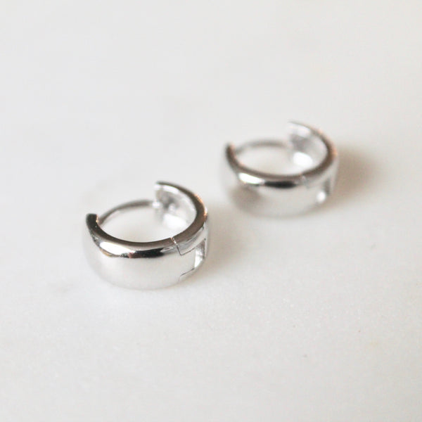 Plain little  hoop earrings - Lily Lough 