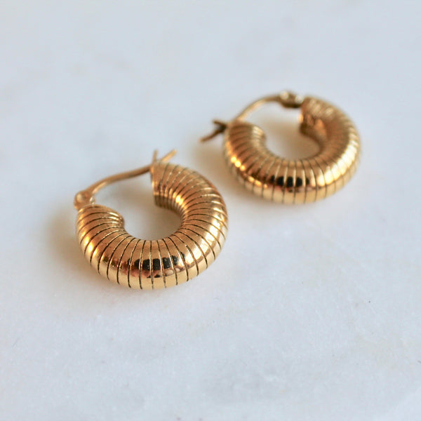 Textured chain mini hoop earrings