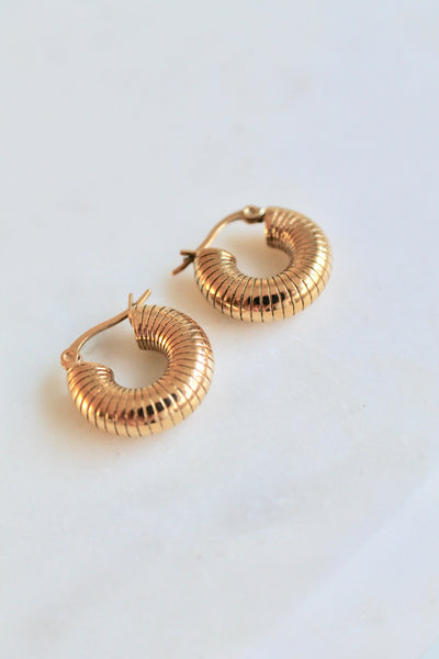 Textured chain mini hoop earrings