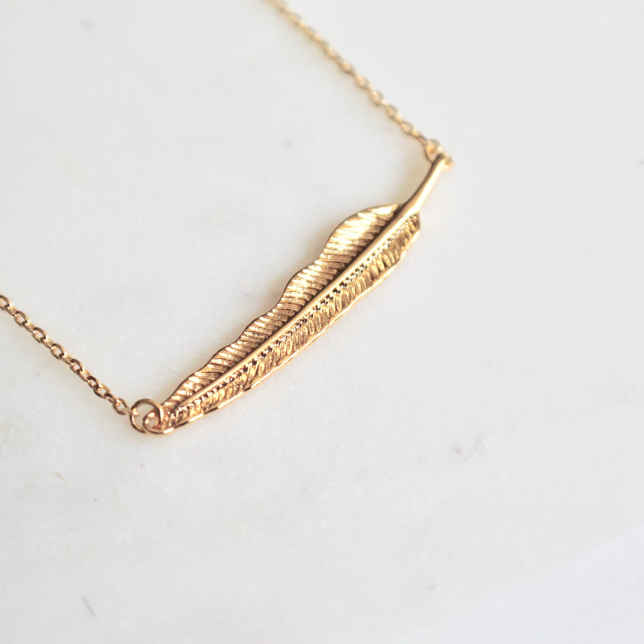 Feather dainty necklace