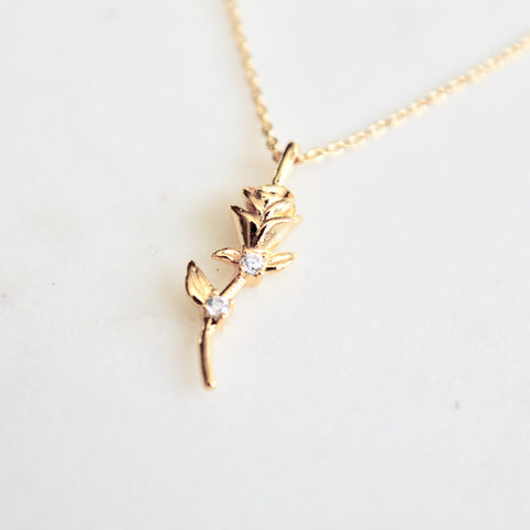 Rosa flower dainty necklace