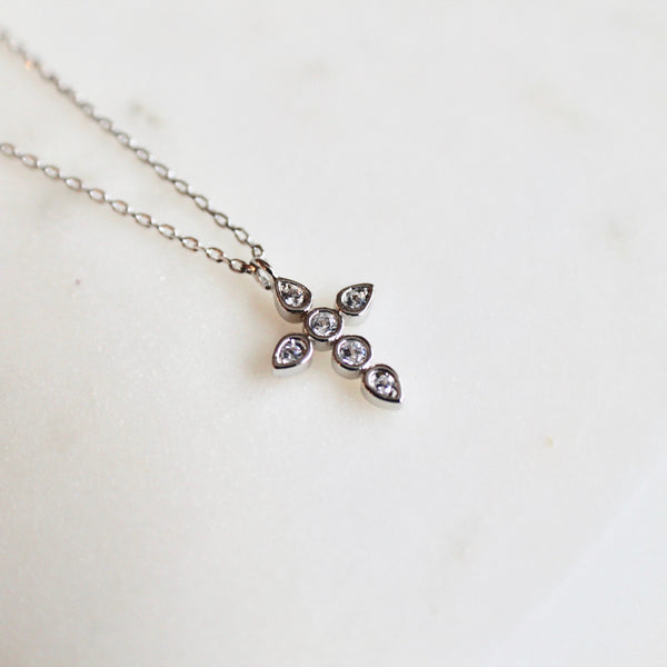 Cross dainty necklace