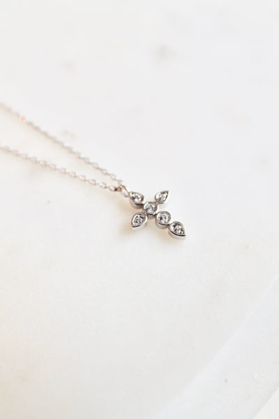 Cross dainty necklace