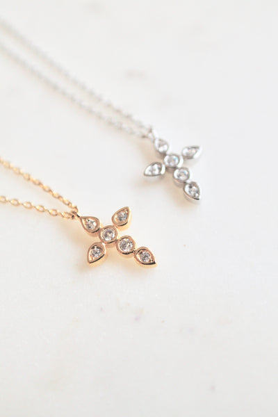 Cross dainty necklace