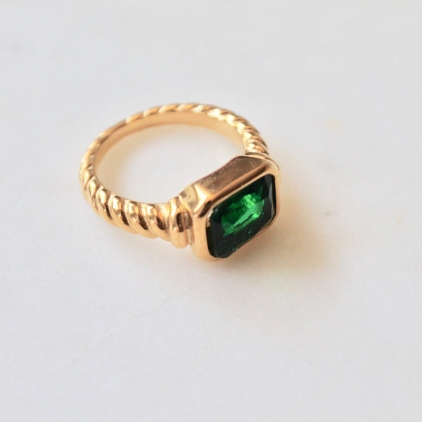 Emerald green ring