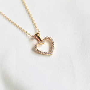 Heart pendant necklace