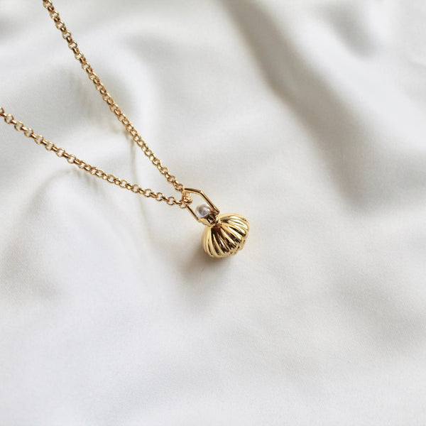 Sphere pendant necklace