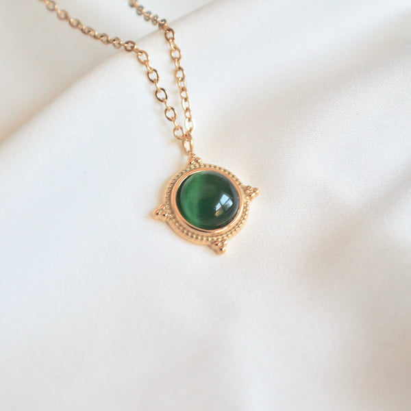 Green stone pendant necklace