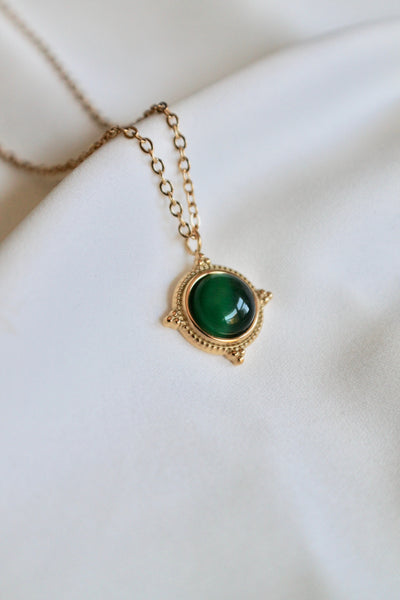 Green stone pendant necklace