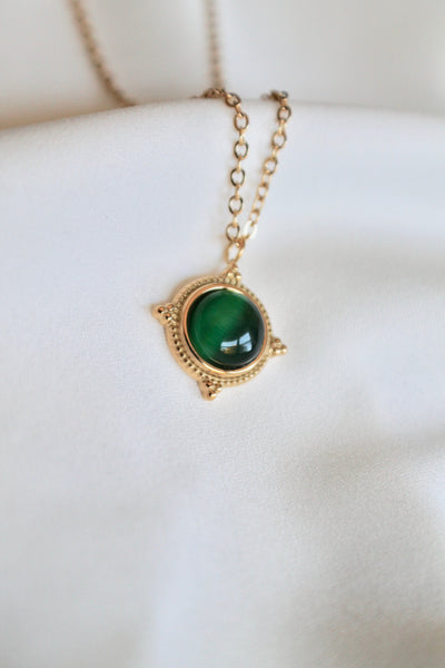 Green stone pendant necklace