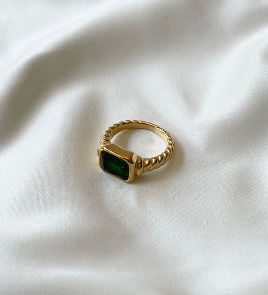 Emerald green ring